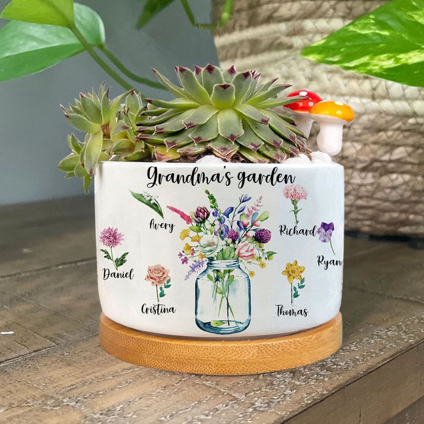 Personalised Grandma's Garden Outdoor Birth Flower Mini Succulent Pot with Grandkids Names Gifts For Mum Grandma