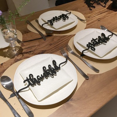 Customise Place Cards Of Family and Guest Names For Thanksgiving and Christmas Table Decor