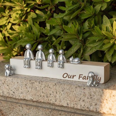 Personalised Family Sculpture Figurines Family Christmas Gift for Mum Dad